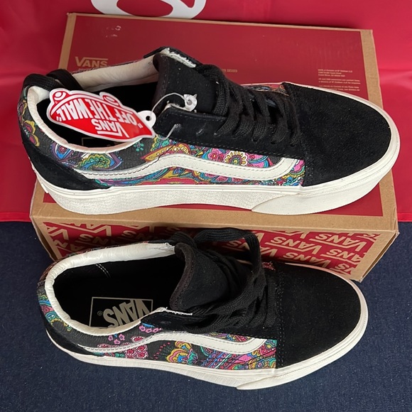 Vans Old Skool
Paisley Bloom Black
VNOA7Q5MBLK
WMNS Platforms - sneakers - Picture 3 of 16